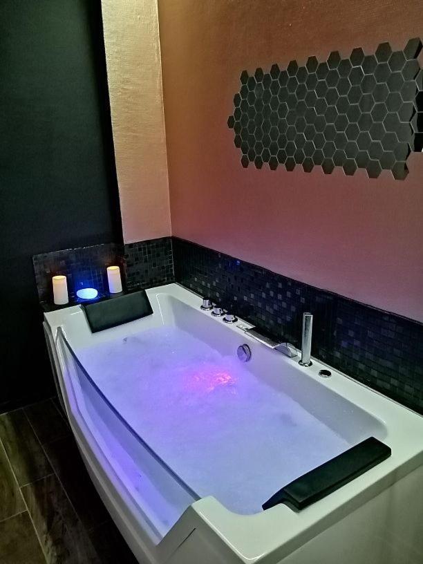 Appartement Avec Balneo Et Sauna Privatif - Le Rose Cuivre Troyes Luaran gambar